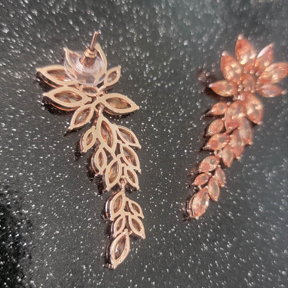Elegant Rose Gold and Pink Crystal Drop Earrings. Gorgeous. New. 2" - Picture 5 of 7
